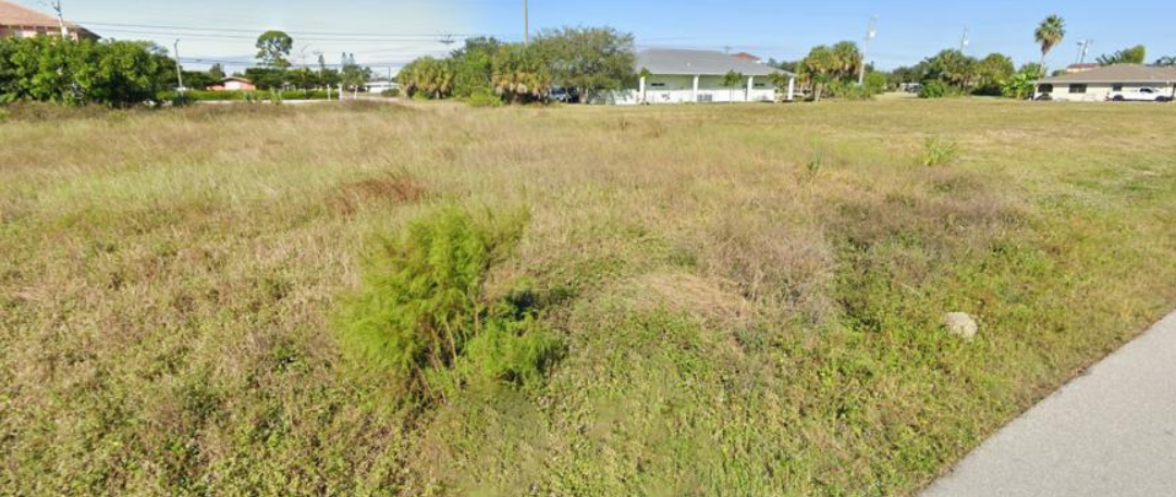 West view of the vacant land from NE 16th Place